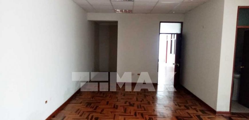 54421 – Venta – Casa Comercio – San Isidro